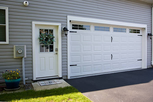 24/7 Emergency Garage Door Panel Replacement experts in Clearwater, KS